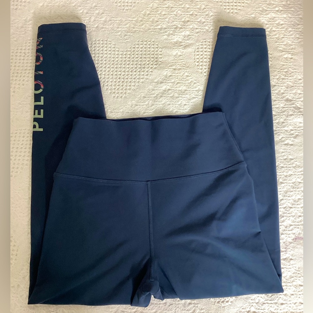 Pelaton logo leggings Navy Blue Size. Medium